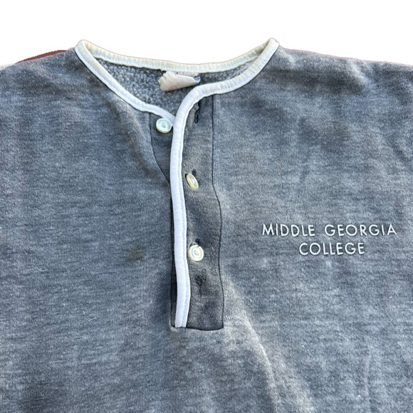 1960s Middle Georgia College Henley Short Sleeve Sweatshirt / Women’s Small * - Picture 2 of 4